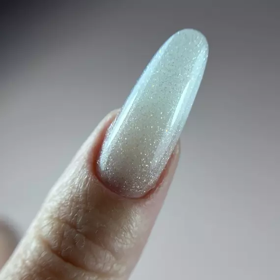 Nika Zemlyanikina / Акригель 10 / Молочний з опаловими блискітками