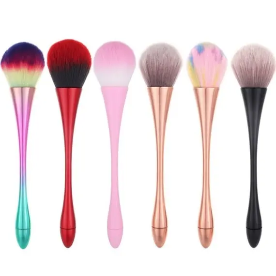 Щіточка для видалення пилу з нігтів