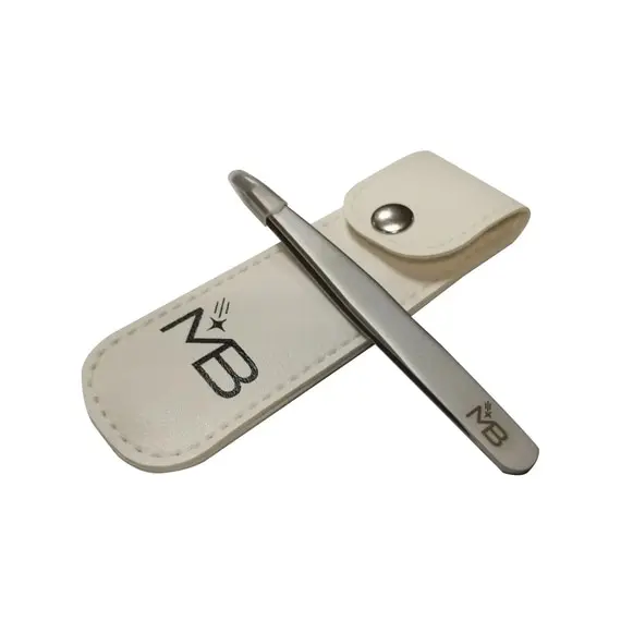 NIKK MOLE / Пінцет для брів класичний MB / з чохлом