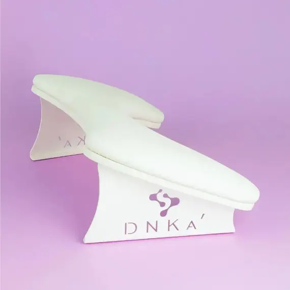 DNKa / Підставка для рук клієнта / Anatomical Armrest for Manicure / White