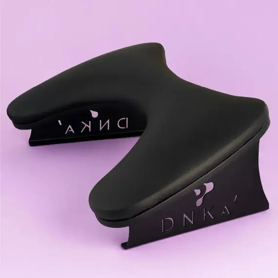 DNKa / Підставка для рук клієнта / Anatomical Armrest for Manicure / Black